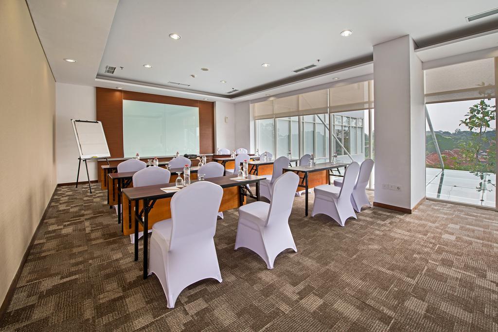 Whiz Prime Hotel Pajajaran Bogor Esterno foto