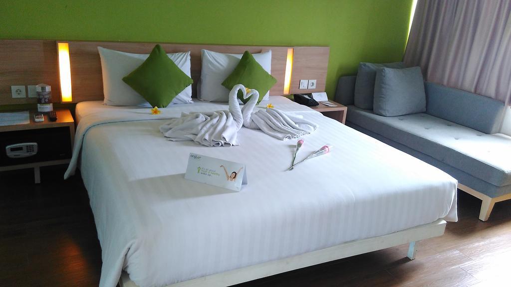 Whiz Prime Hotel Pajajaran Bogor Esterno foto