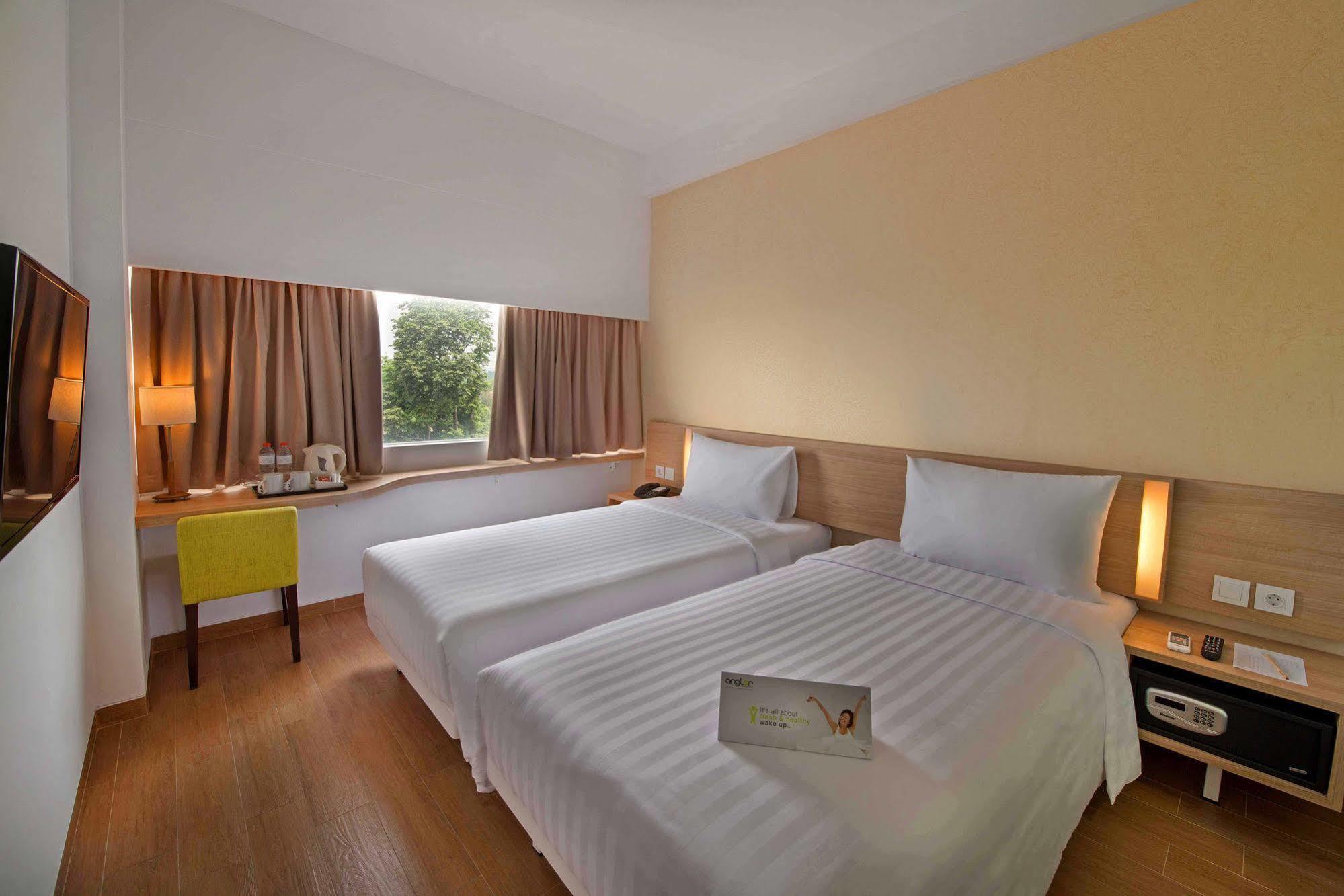 Whiz Prime Hotel Pajajaran Bogor Esterno foto