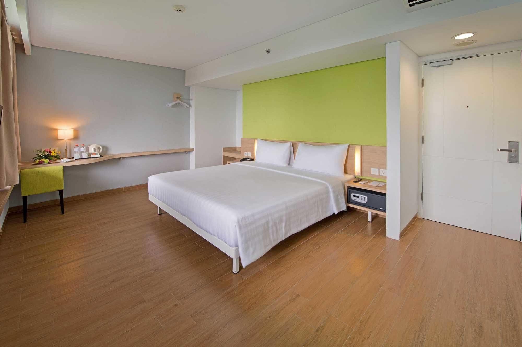 Whiz Prime Hotel Pajajaran Bogor Esterno foto