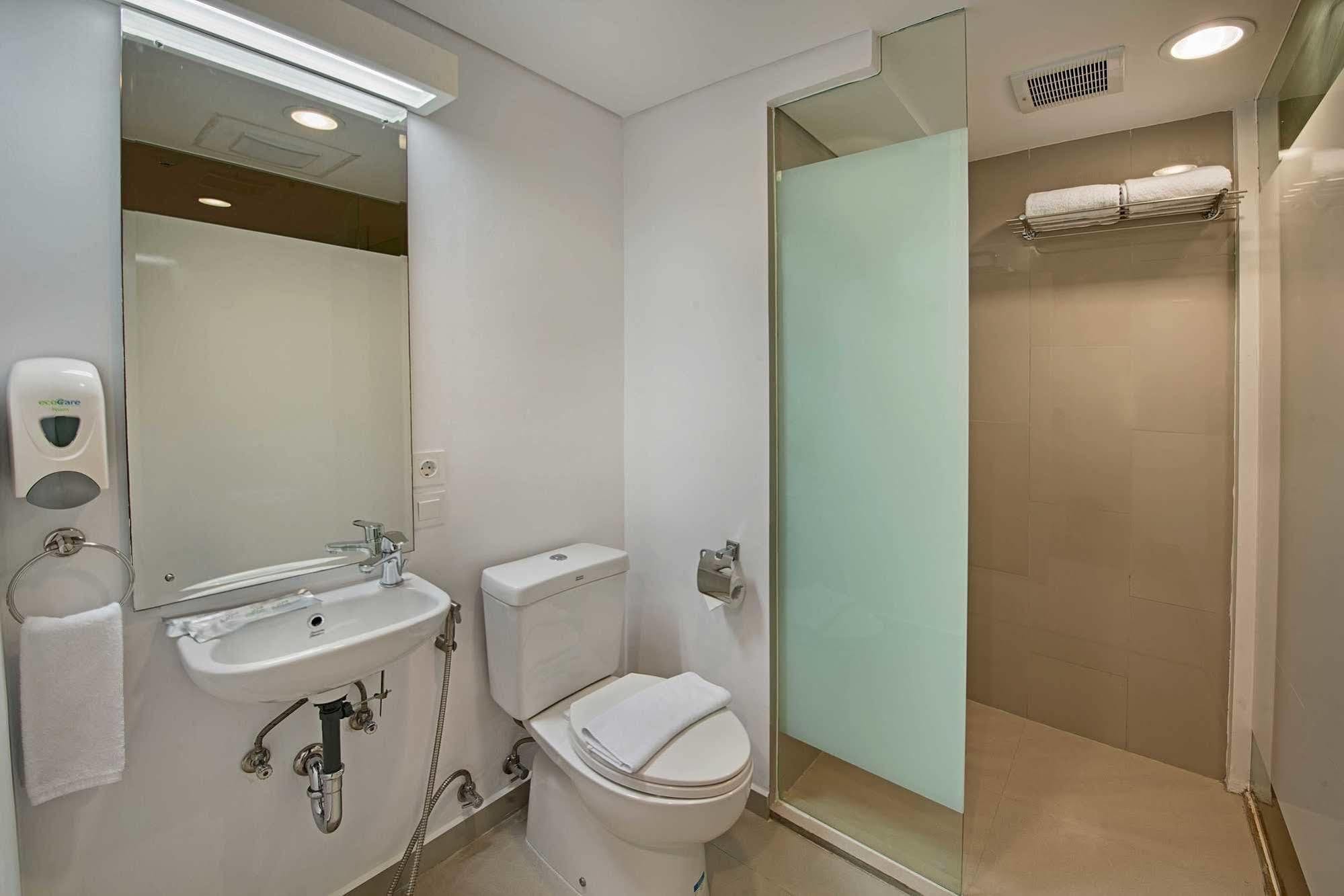 Whiz Prime Hotel Pajajaran Bogor Esterno foto