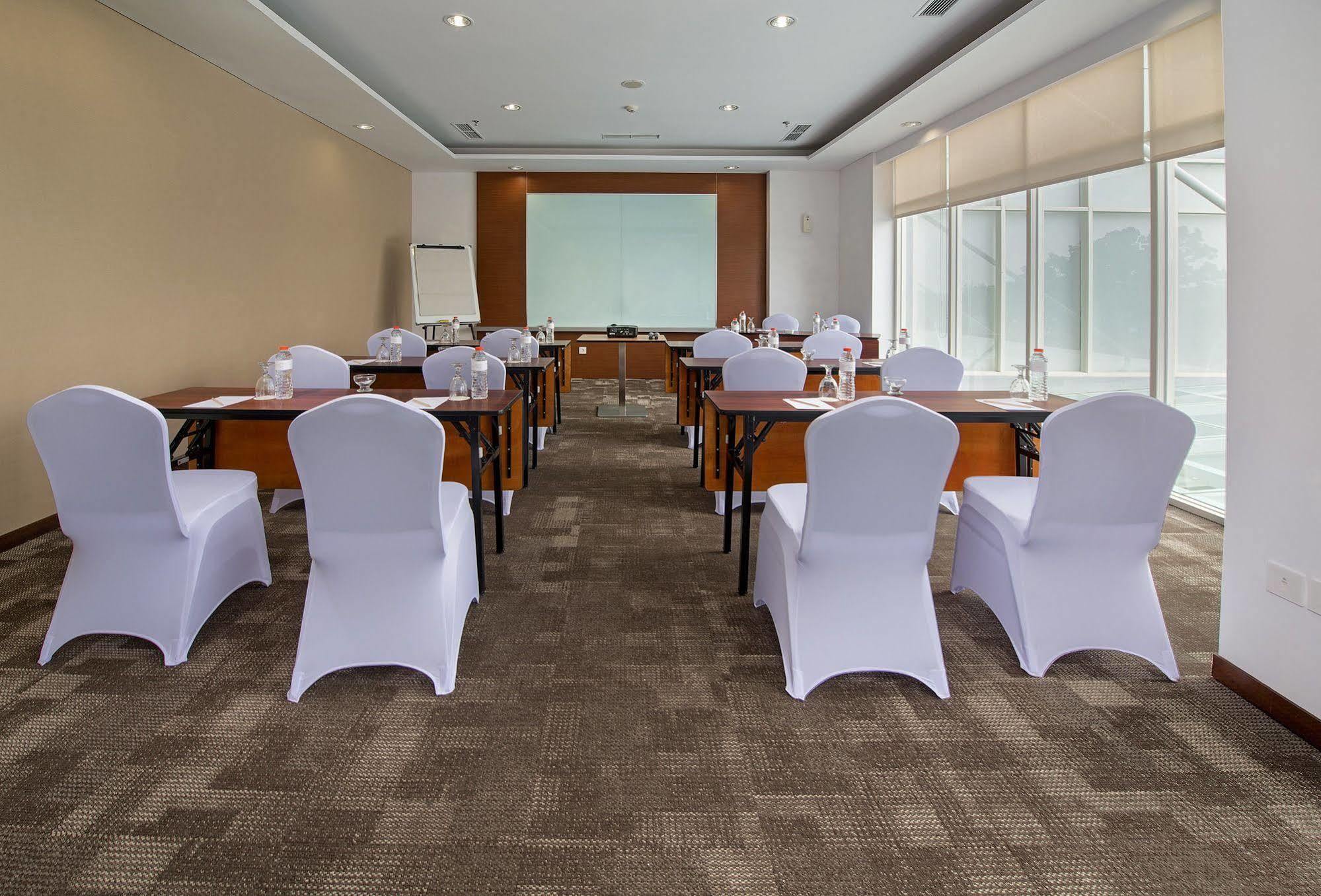 Whiz Prime Hotel Pajajaran Bogor Esterno foto
