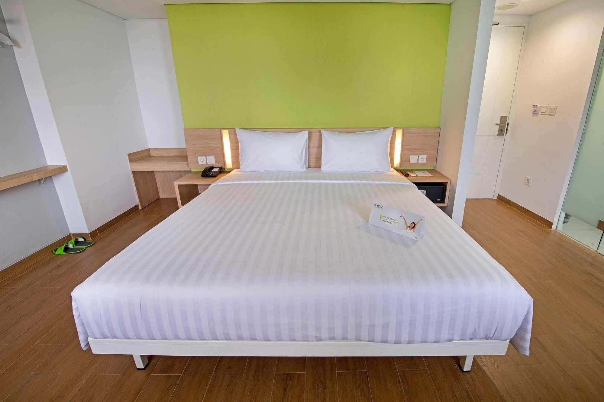 Whiz Prime Hotel Pajajaran Bogor Esterno foto