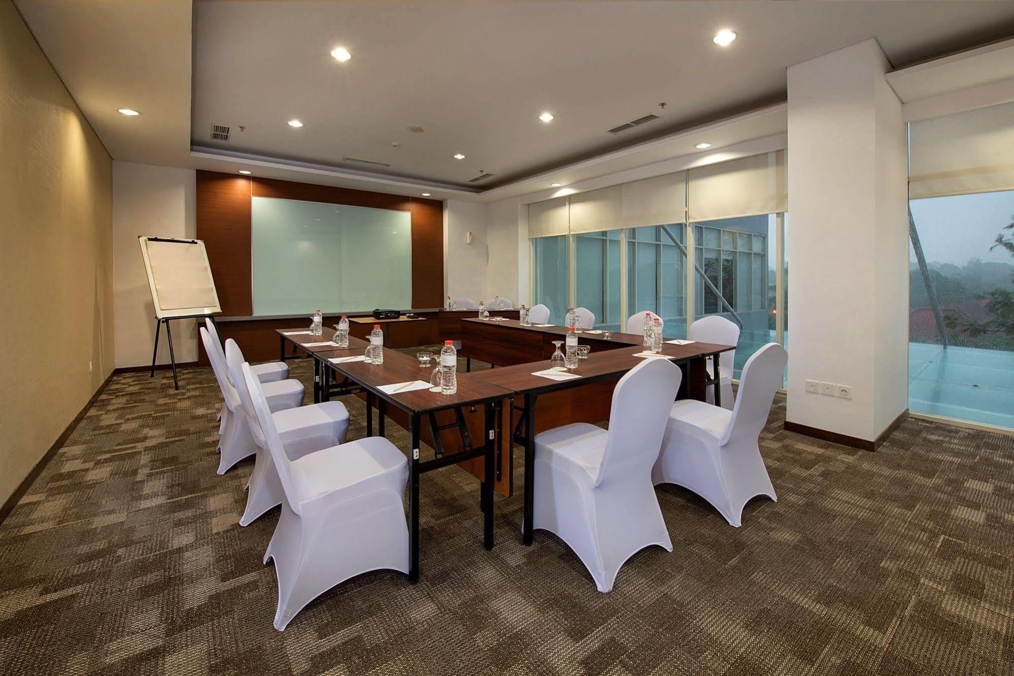Whiz Prime Hotel Pajajaran Bogor Esterno foto