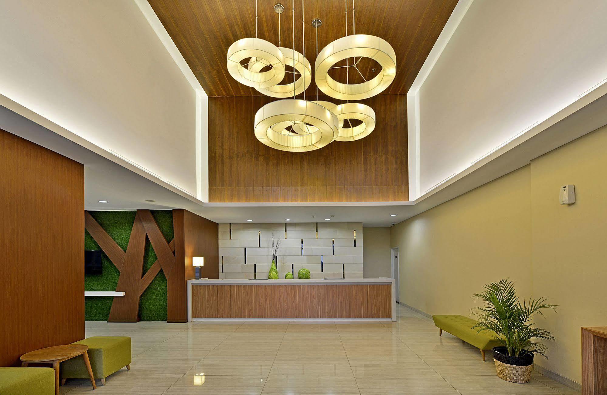 Whiz Prime Hotel Pajajaran Bogor Esterno foto