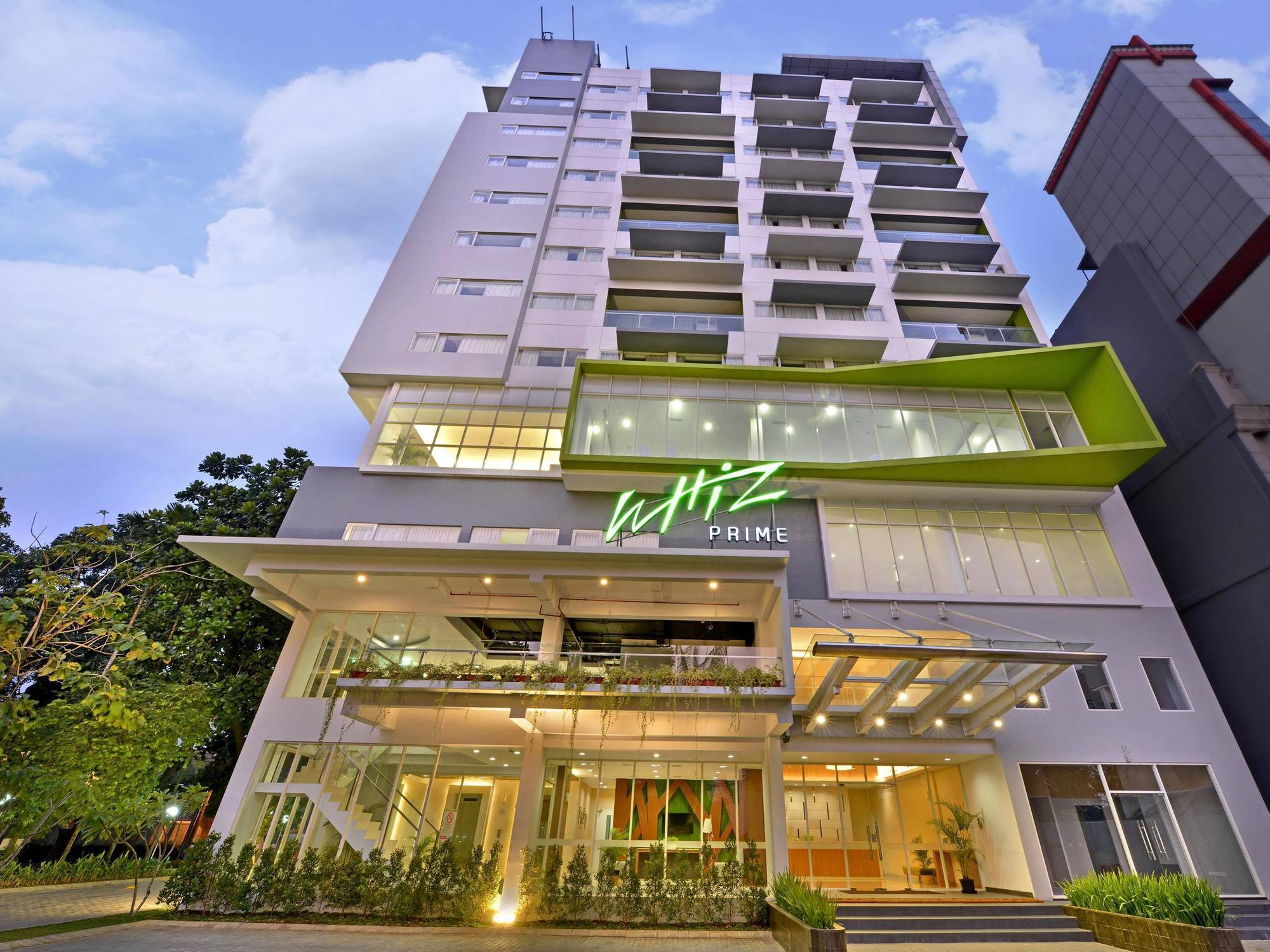 Whiz Prime Hotel Pajajaran Bogor Esterno foto