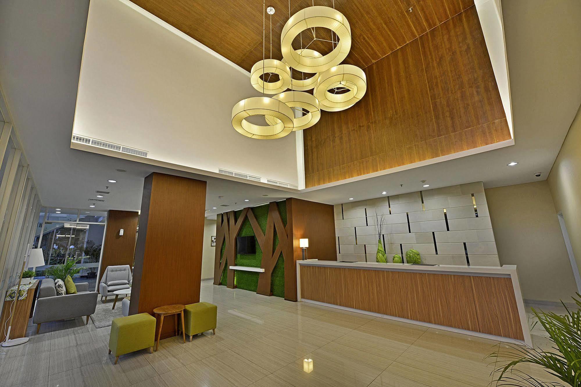 Whiz Prime Hotel Pajajaran Bogor Esterno foto
