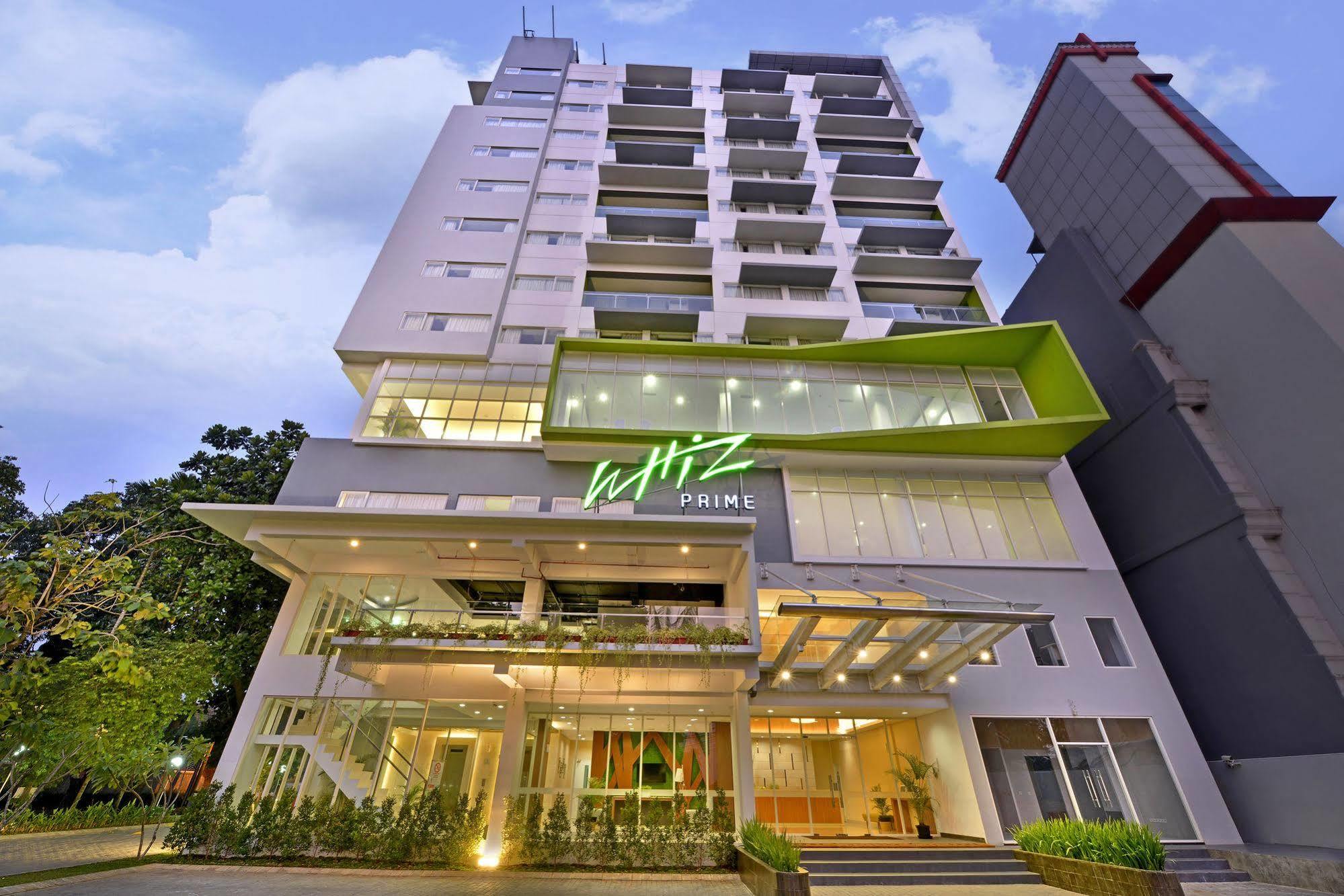 Whiz Prime Hotel Pajajaran Bogor Esterno foto