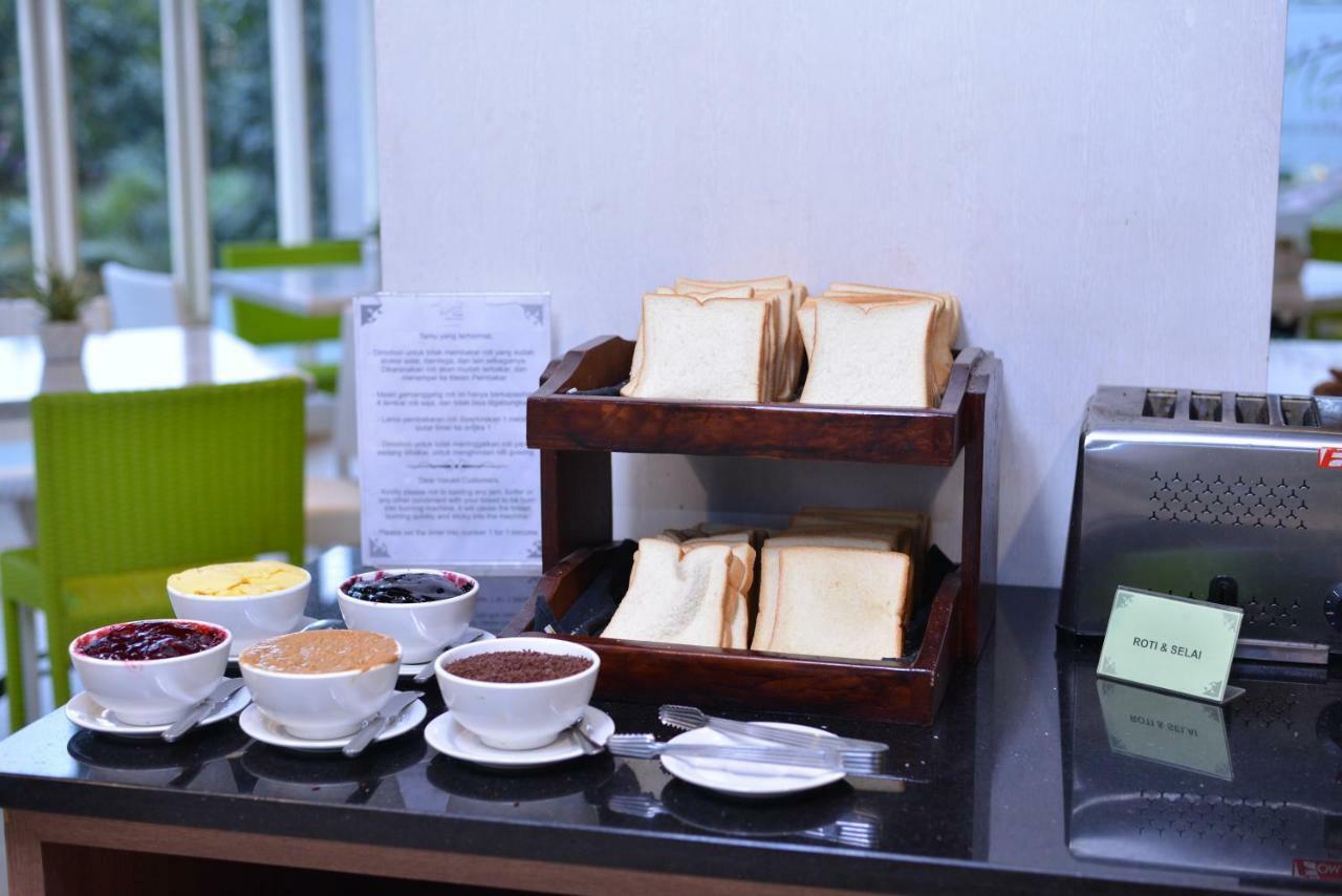 Whiz Prime Hotel Pajajaran Bogor Esterno foto