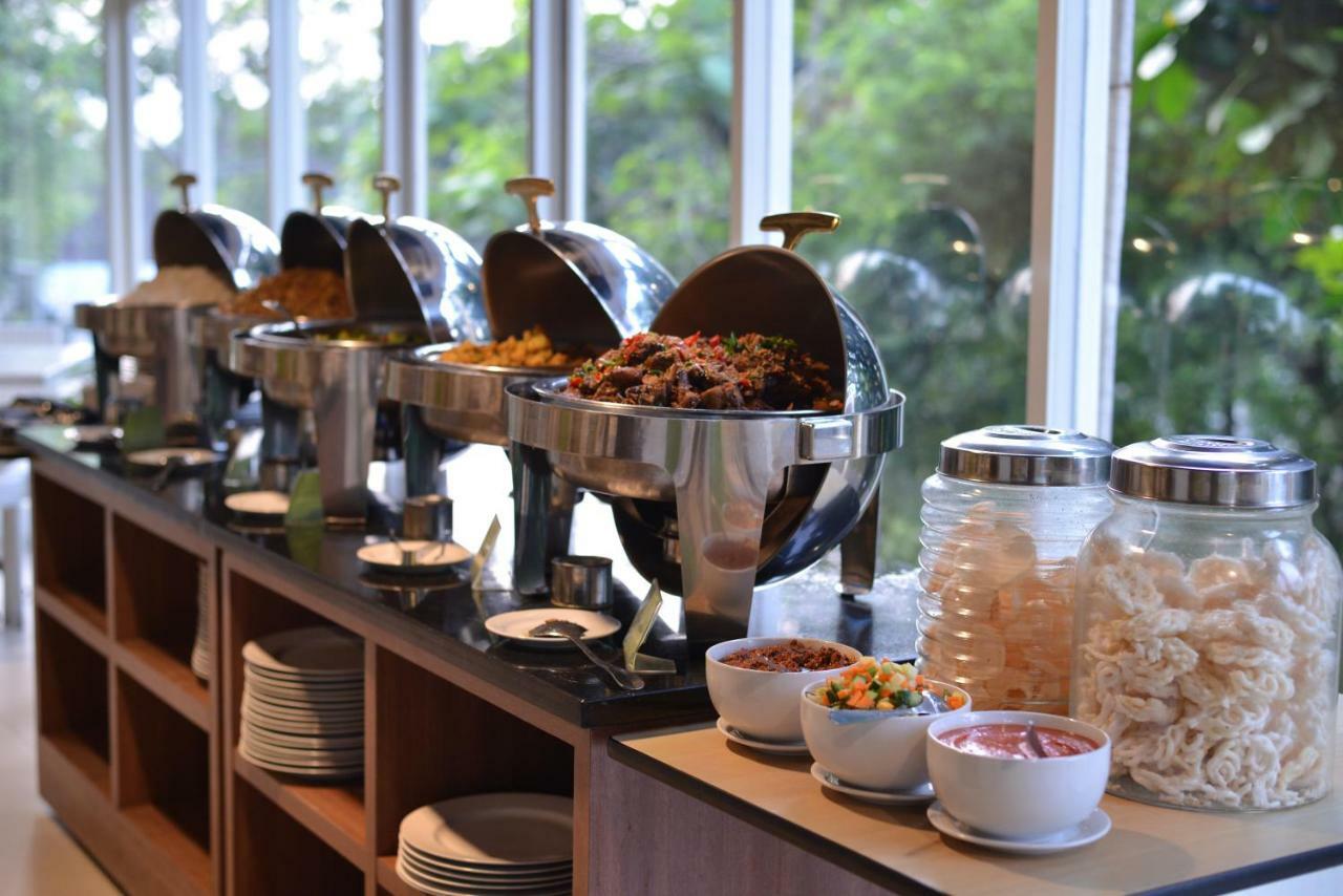 Whiz Prime Hotel Pajajaran Bogor Esterno foto